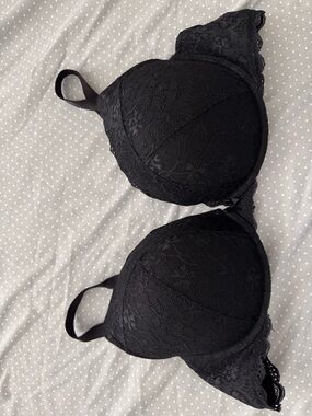 Lace Padded Underwire Bra in Black - Women's Intimates